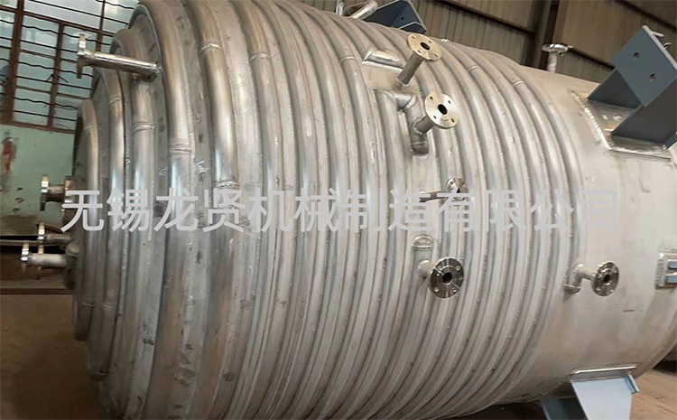 選擇半圓管生產(chǎn)廠家需考慮什么？