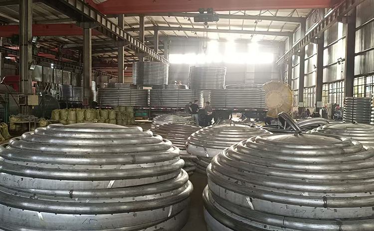 封頭盤(pán)管的材質(zhì)選擇多樣